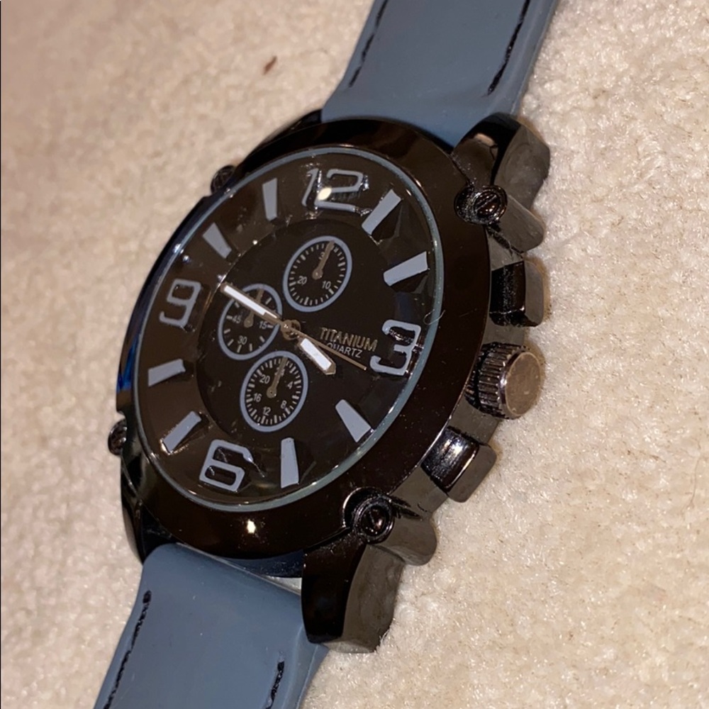 Titanium Quartz Watch - Picture 4 of 4